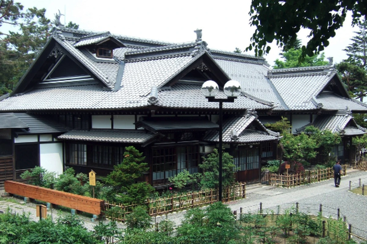 旧青山別邸の建物